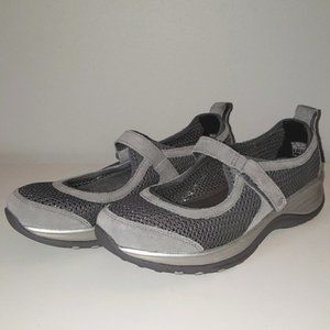 NEW! SKECHERS Gel Infused Relaxed Fit Memory Foam Mary Jane Sneaker Sz7